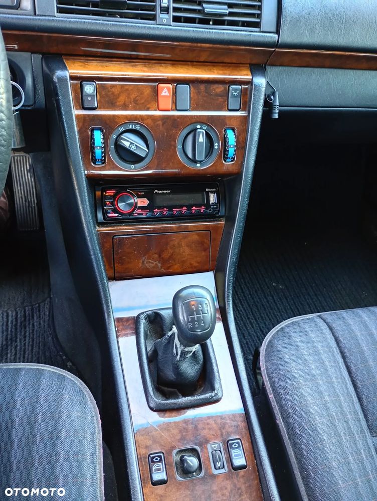 Mercedes-Benz W124 (1984-1993) - 22