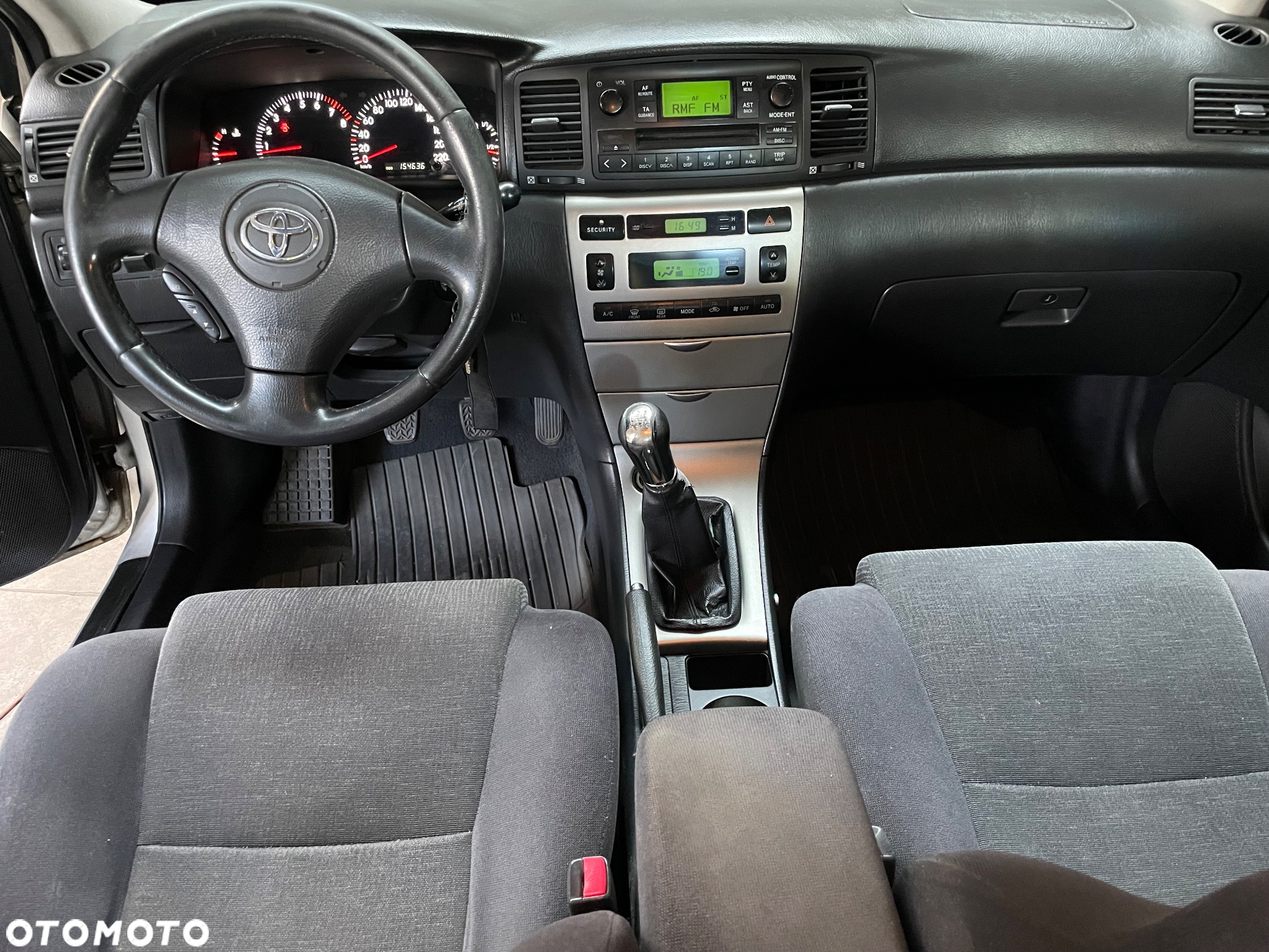 Toyota Corolla 1.6 VVT-i Sol - 4