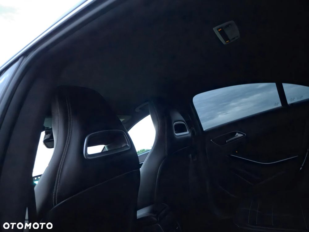 Mercedes-Benz CLA 200 7G-DCT - 36