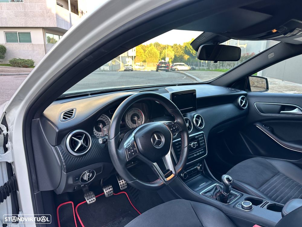 Mercedes-Benz A 180 d AMG Line - 36