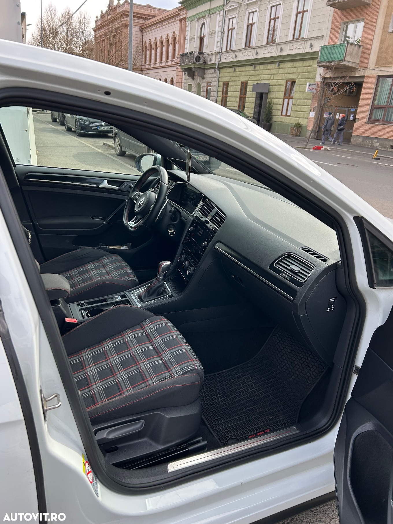 Volkswagen Golf 2.0 TSI BMT DSG GTI - 16