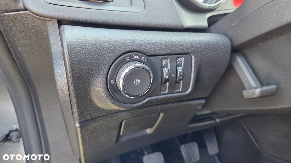 Opel Astra 1.6 Business EU6 - 17