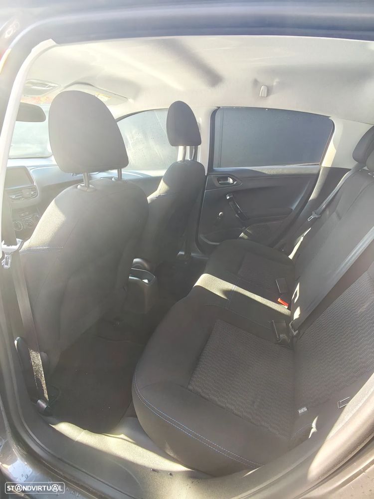 Peugeot 208 1.5 BlueHDi Signature - 9