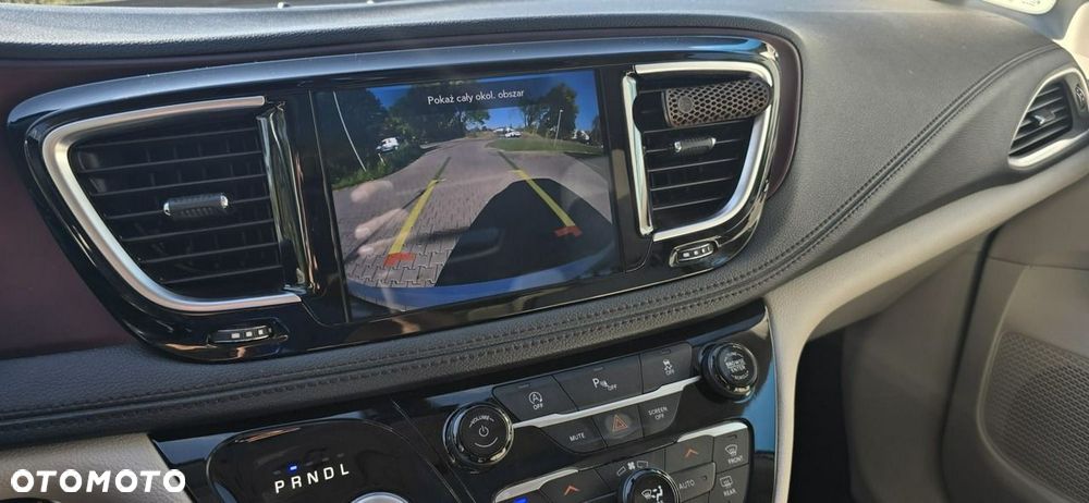 Chrysler Pacifica - 11
