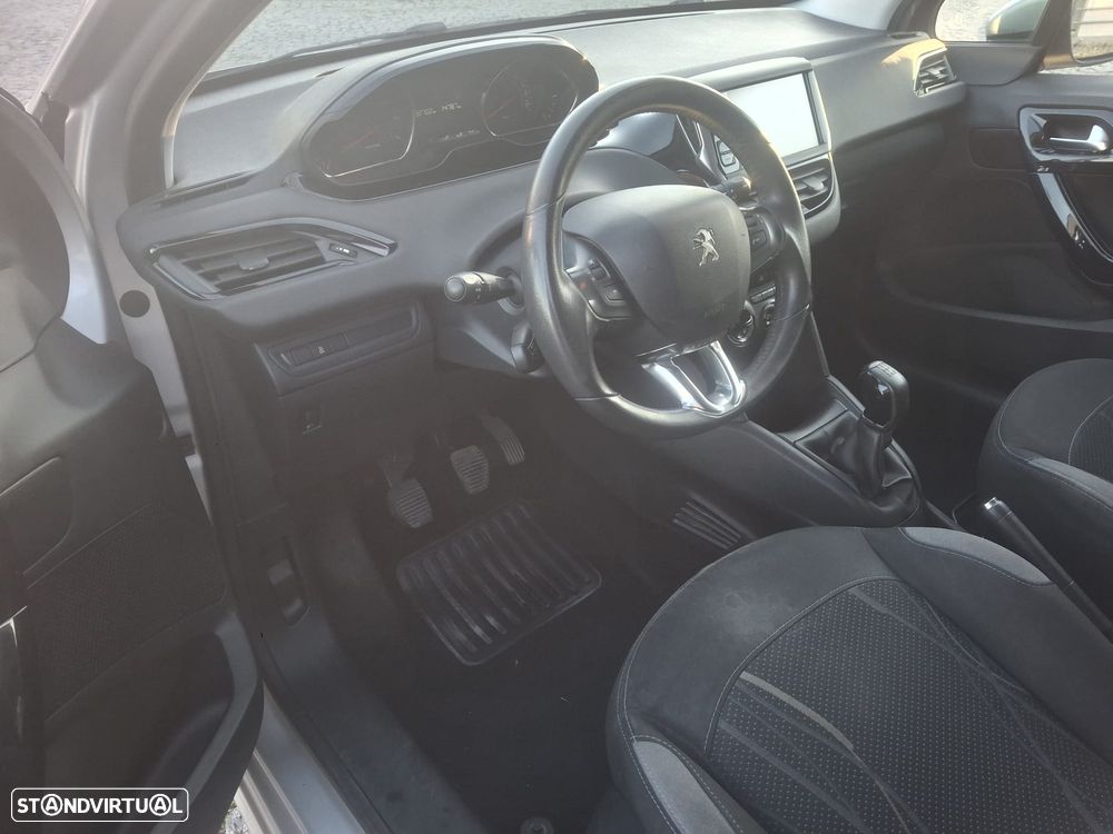 Peugeot 208 - 4