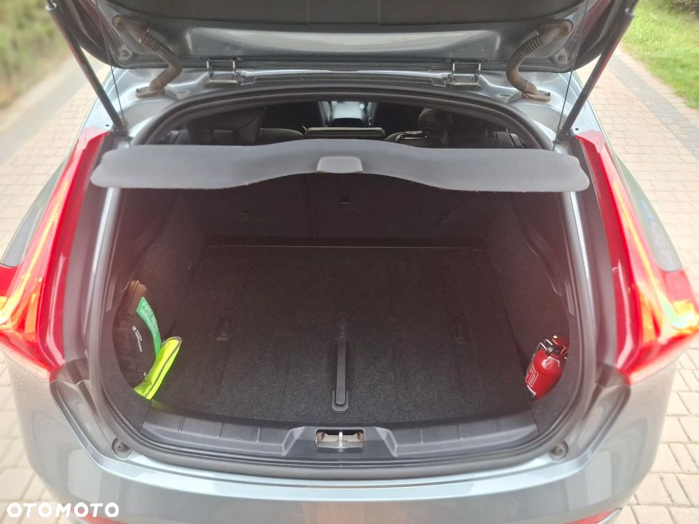 Volvo V40 D2 Drive-E R-Design Momentum - 17