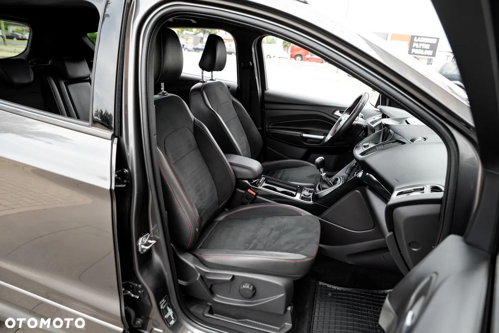 Ford Kuga 1.5 EcoBoost 2x4 ST-Line - 23