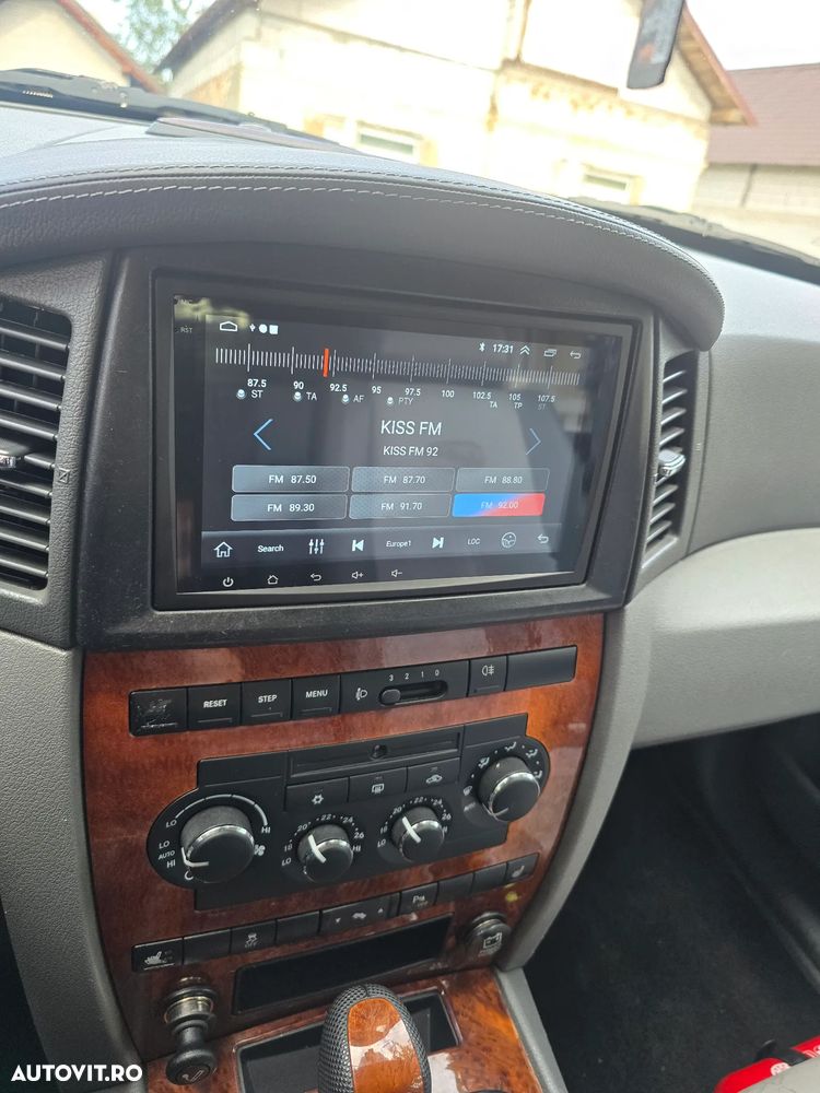 Jeep Grand Cherokee - 11