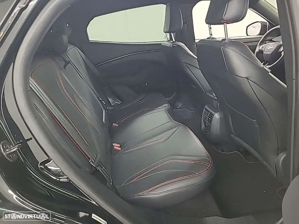 Ford Mustang Mach-E - 14