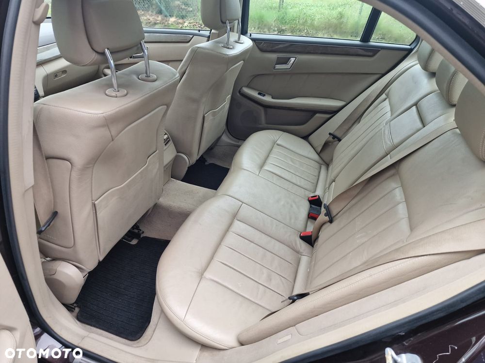 Mercedes-Benz Klasa E 350 CDI DPF 4Matic BlueEFFICIENCY 7G-TRONIC - 12