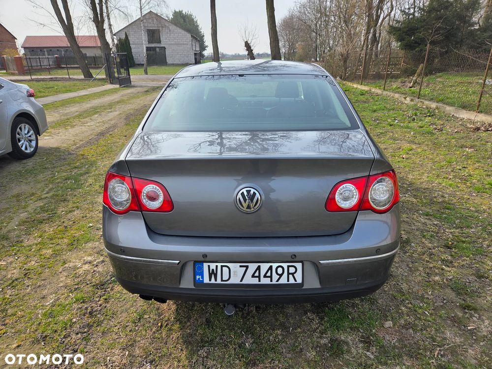 Volkswagen Passat 2.0 TDI DPF Highline - 18