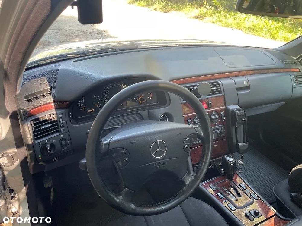 Mercedes-Benz Klasa E - 15