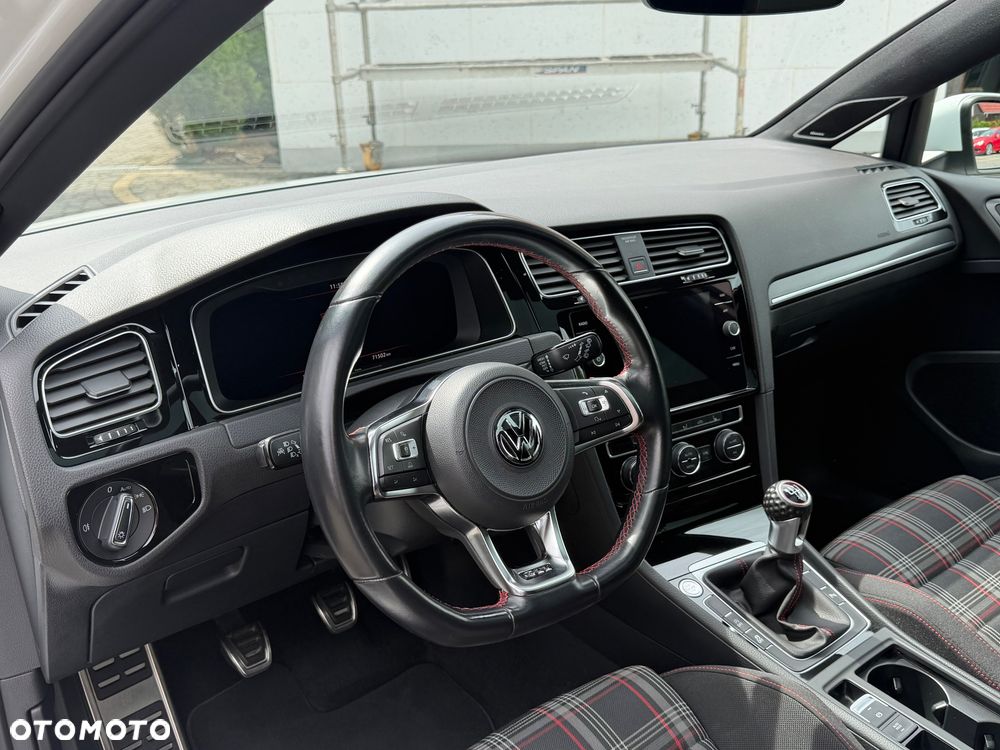 Volkswagen Golf GTI (BlueMotion Technology) - 18