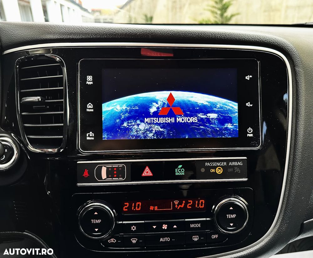 Mitsubishi Outlander PHEV 2.4 L 4X4 Intense - 18