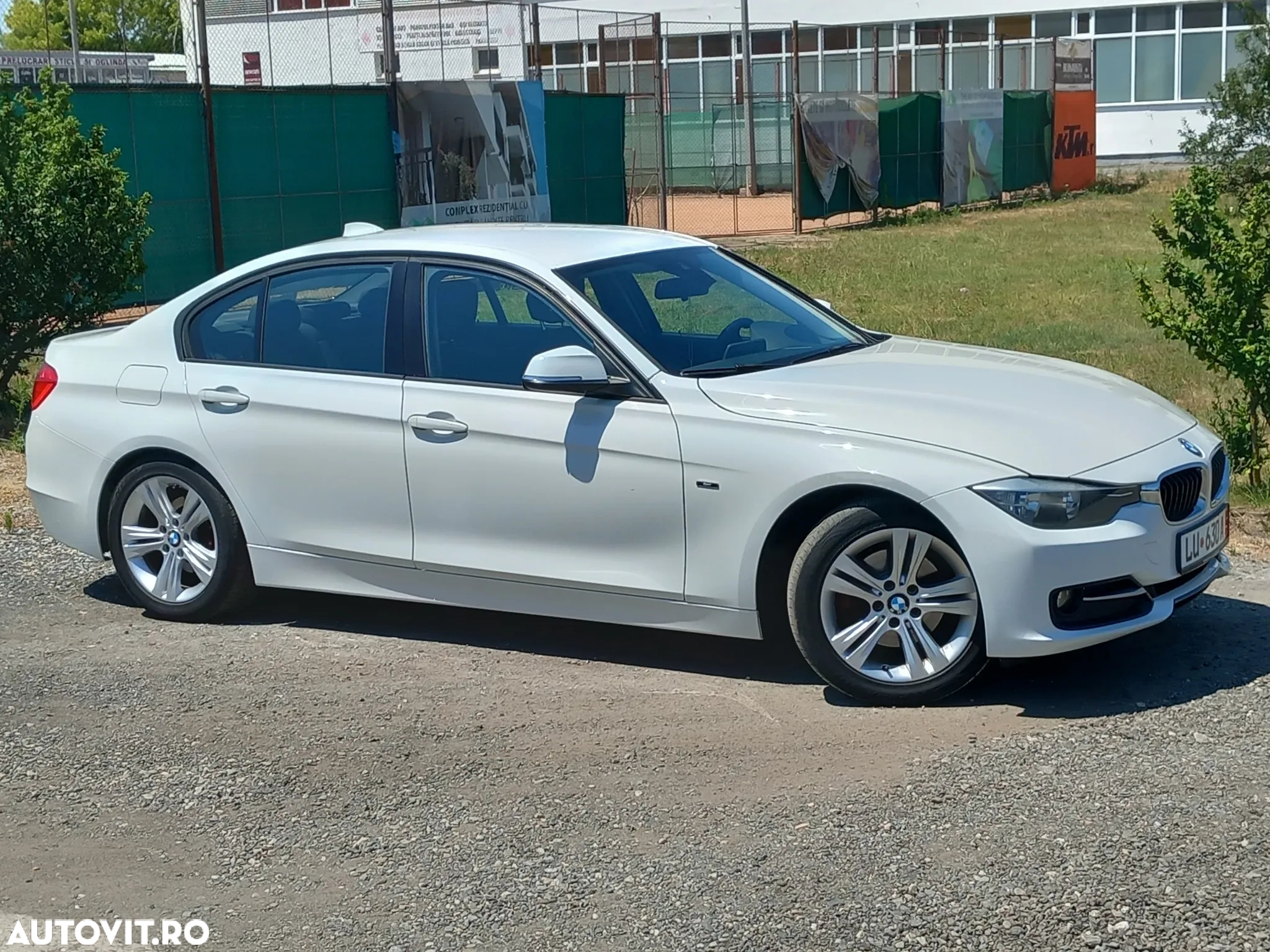 BMW Seria 3 320d Sport Line - 10