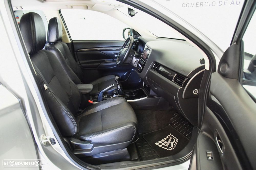 Mitsubishi Outlander 2.2 DI-D Intense - 27