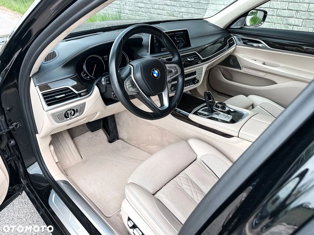 BMW Seria 7 750Li Edition Exclusive - 10