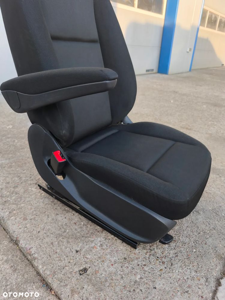Fotel kierowcy lewy Sprinter 907 - 2