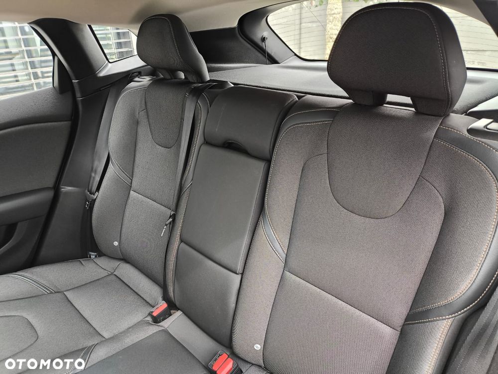 Volvo V40 D3 Momentum - 23