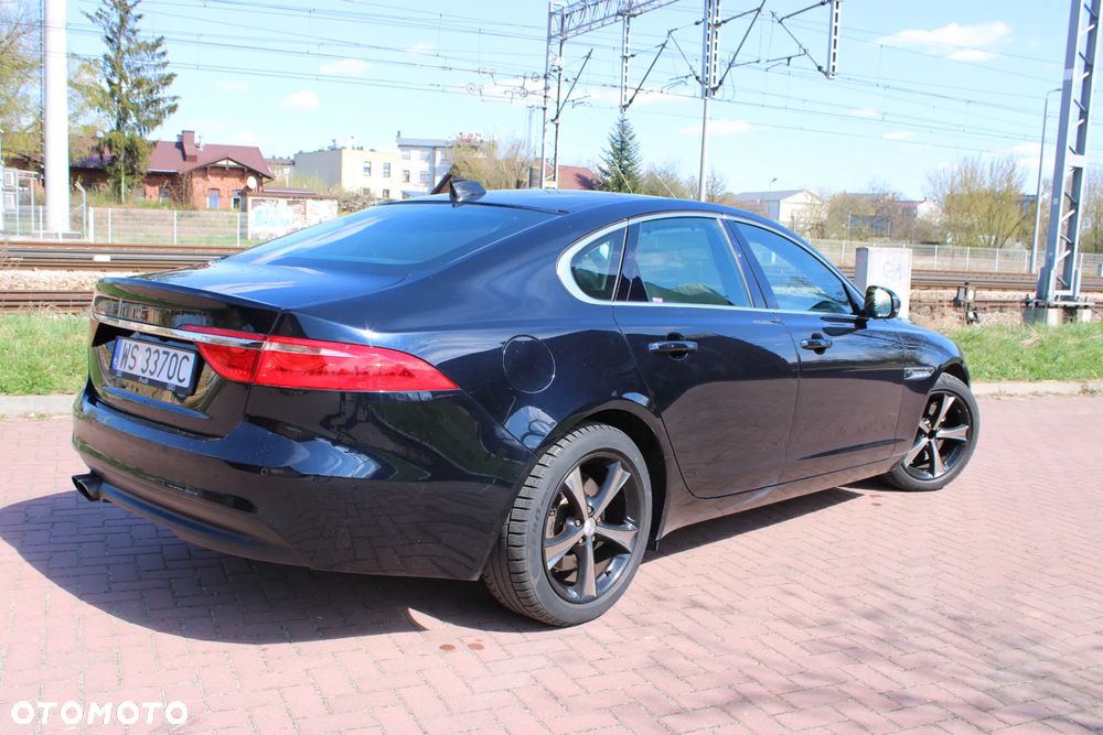 Jaguar XF 20d Prestige - 10