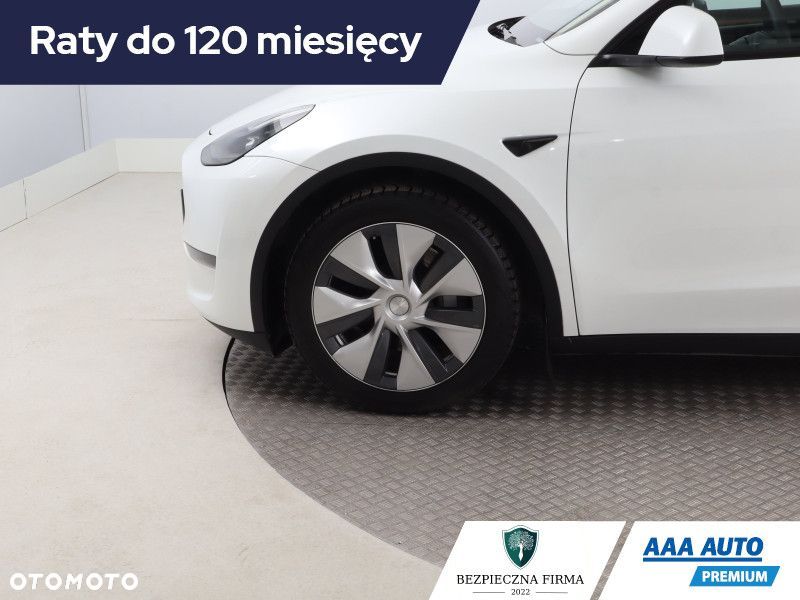 Tesla Model Y - 17