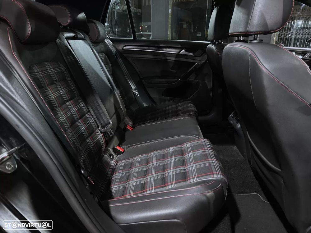 VW Golf 2.0 TSi GTi DSG - 11