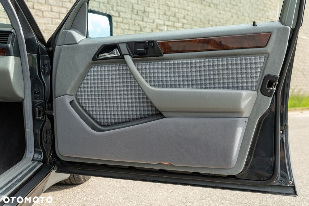 Mercedes-Benz W124 (1984-1993) - 14