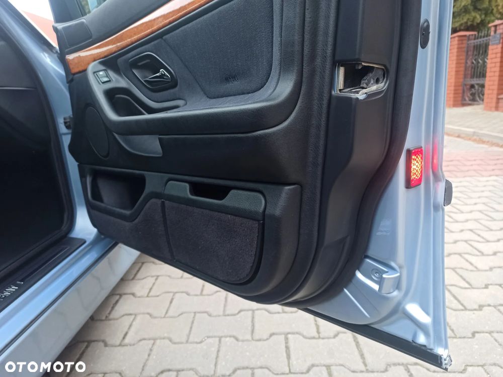 BMW Seria 7 - 16