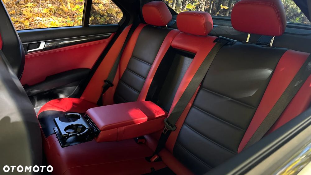 Mercedes-Benz Klasa C 63 AMG AMG SPEEDSHIFT MCT AMG Performance Package - 14