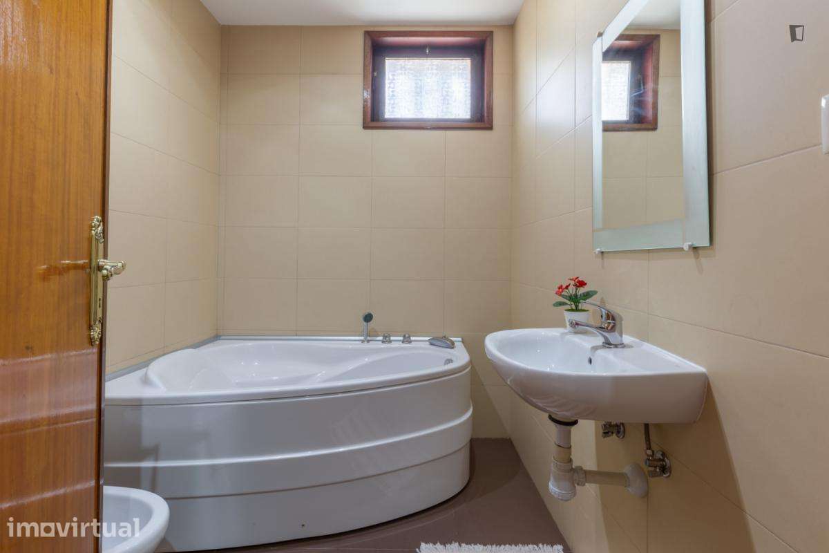 Quarto - localizado em Rio Tinto Porto - Grande imagem: 2/24