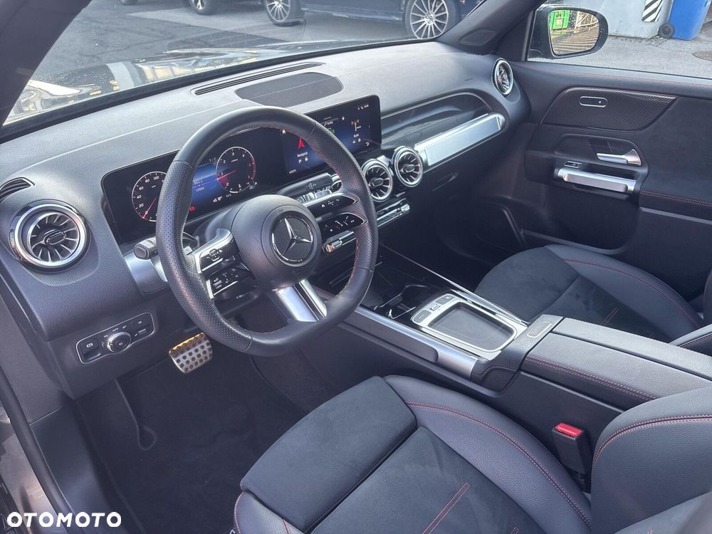 Mercedes-Benz GLB - 14