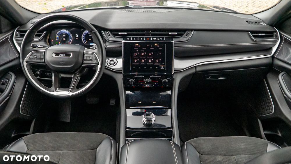 Jeep Grand Cherokee - 12