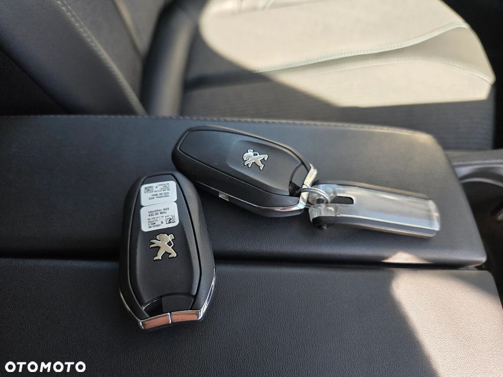 Peugeot 3008 1.6 PureTech GPF Allure S&S EAT8 - 10