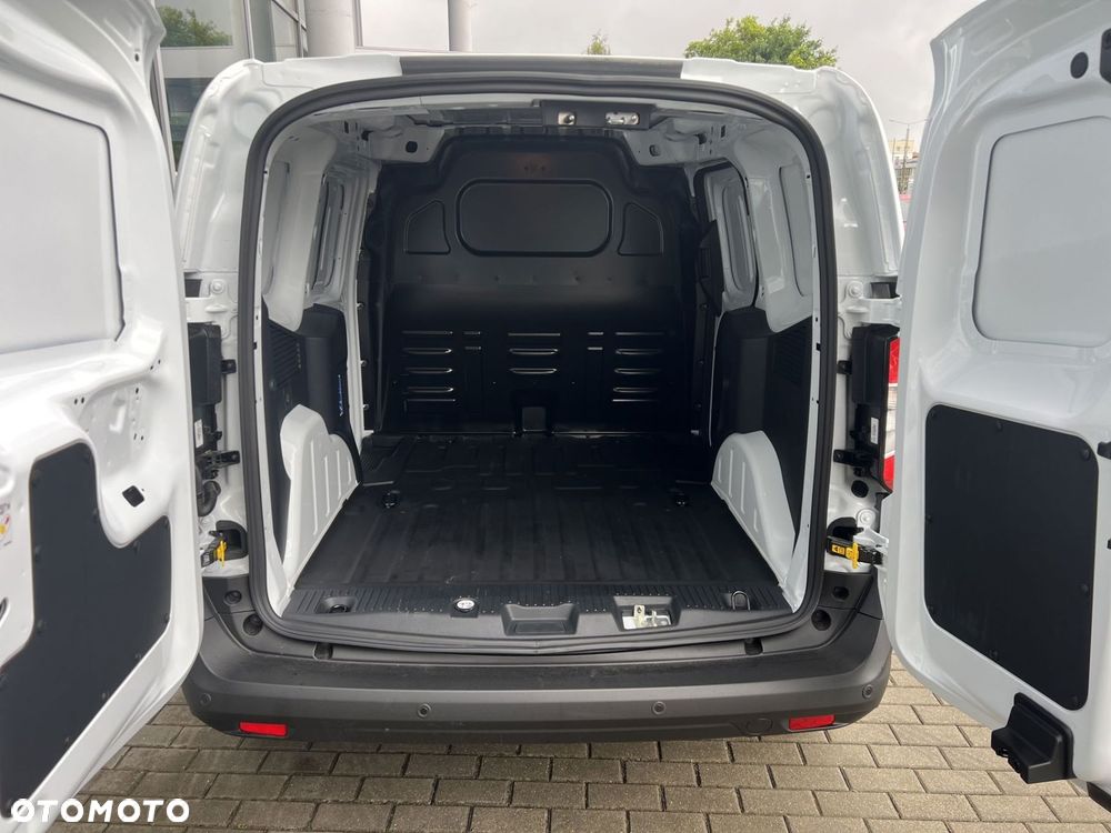 Ford Transit Courier - 17