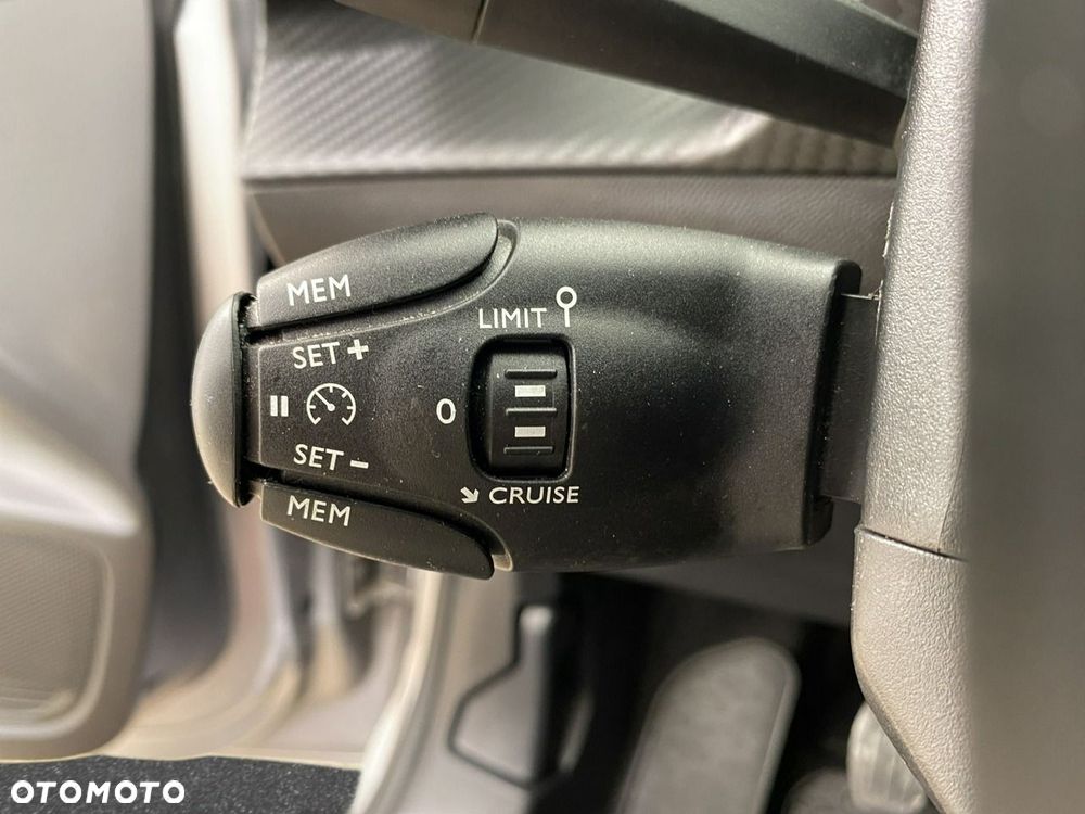 Peugeot 208 - 24