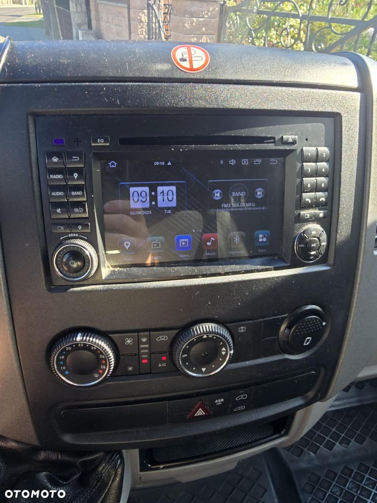 Mercedes-Benz Sprinter - 11