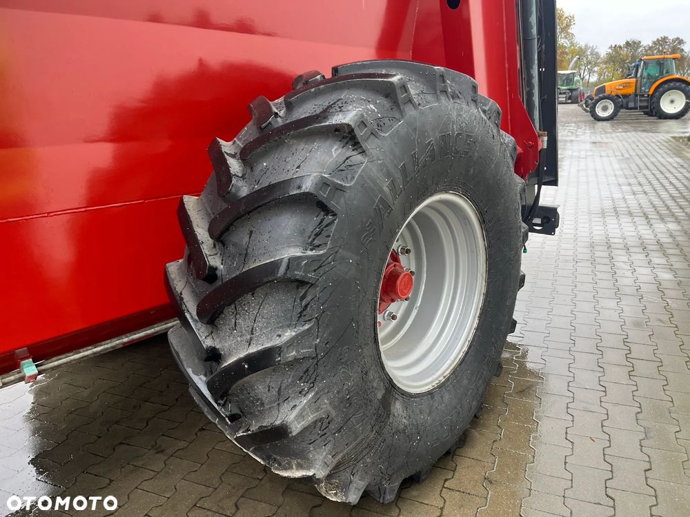 Inny Rozrzutnik Gilibert - 8