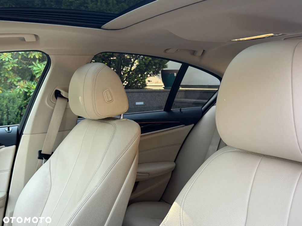 BMW Seria 5 520d xDrive Luxury Line sport - 12