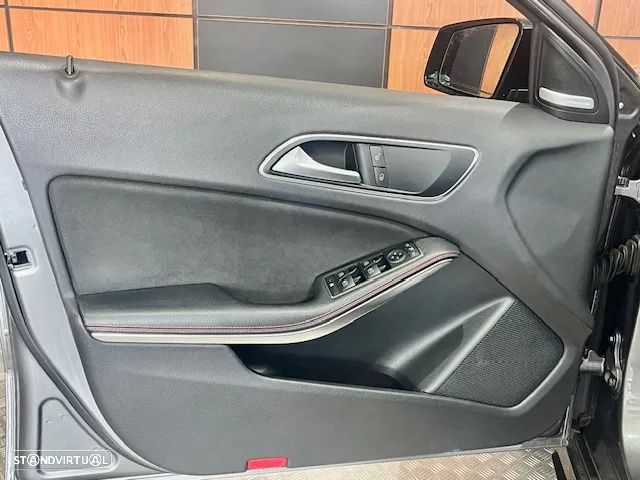 Mercedes-Benz A 45 AMG 4Matic Speedshift 7G-DCT - 22