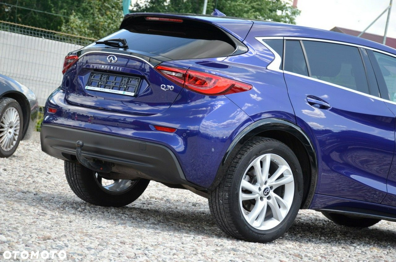 Infiniti Q30 - 5
