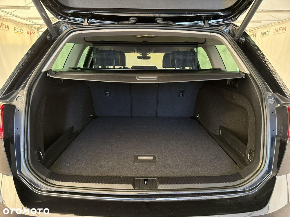 Volkswagen Passat - 20