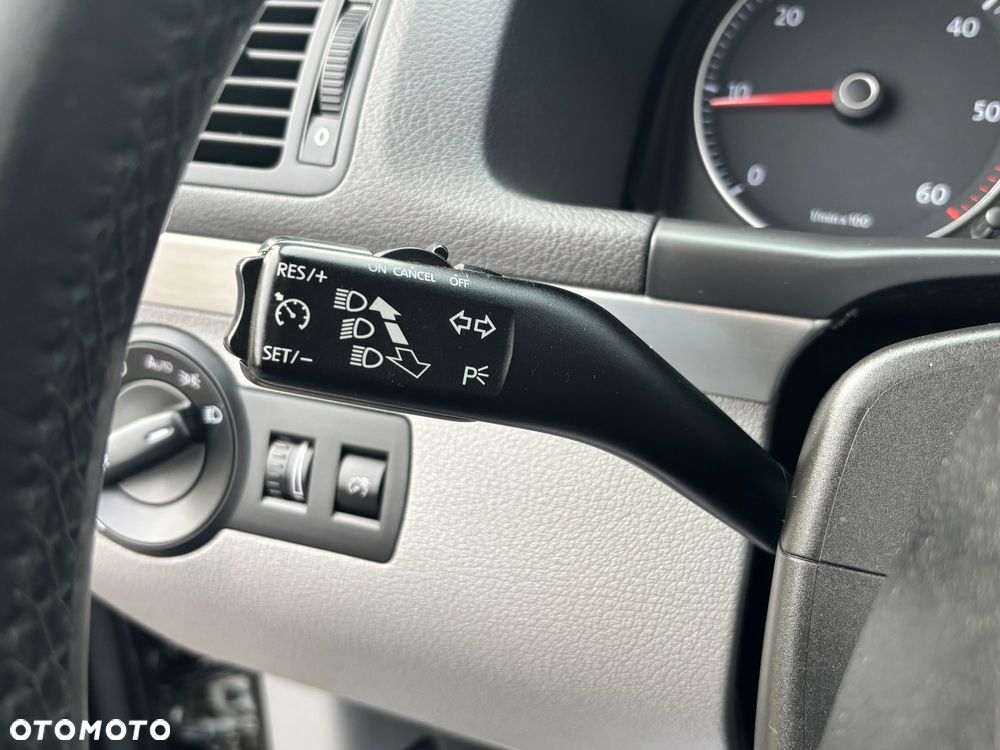 Volkswagen Touran 2.0 TDI DSG Highline - 16