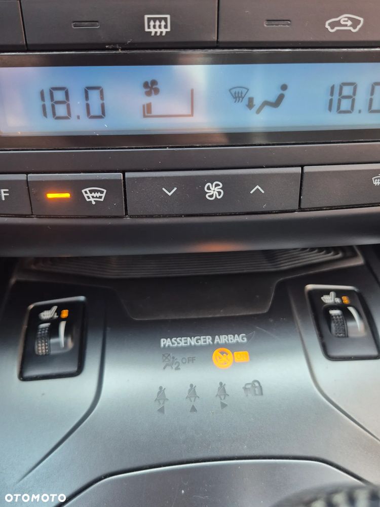 Toyota Avensis 1.8 Sol MS - 12