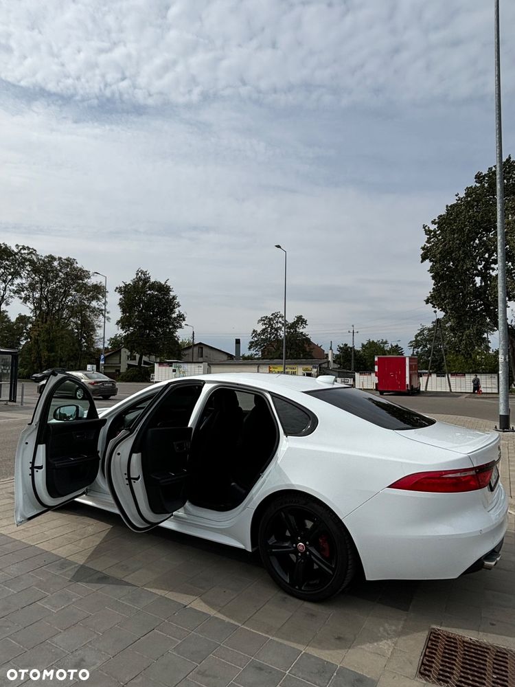 Jaguar XF 2.0 i4D R-Sport - 7