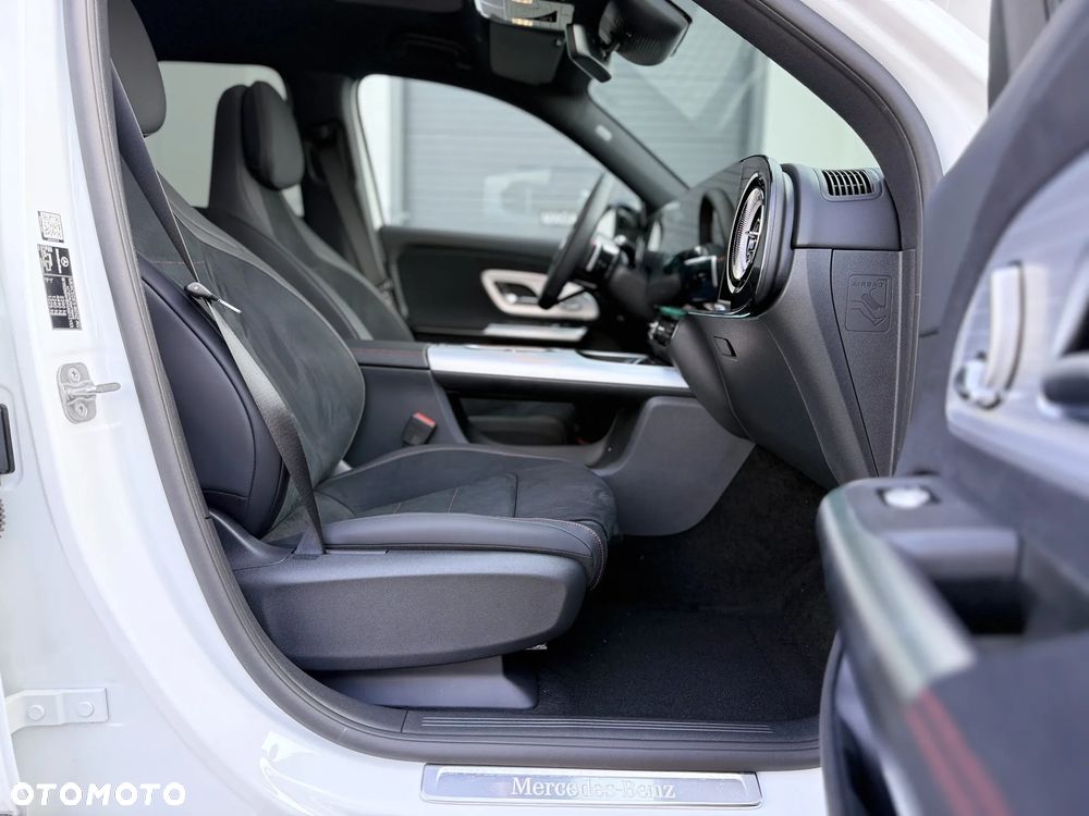 Mercedes-Benz GLB - 26
