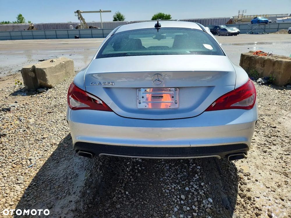 Mercedes-Benz CLA 250 4Matic 7G-DCT - 6