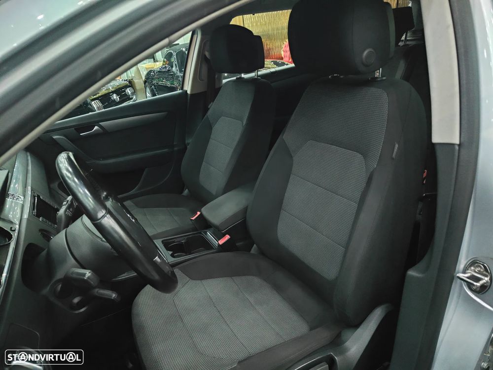 VW Passat Variant 1.6 TDI Confortline Navig - 9