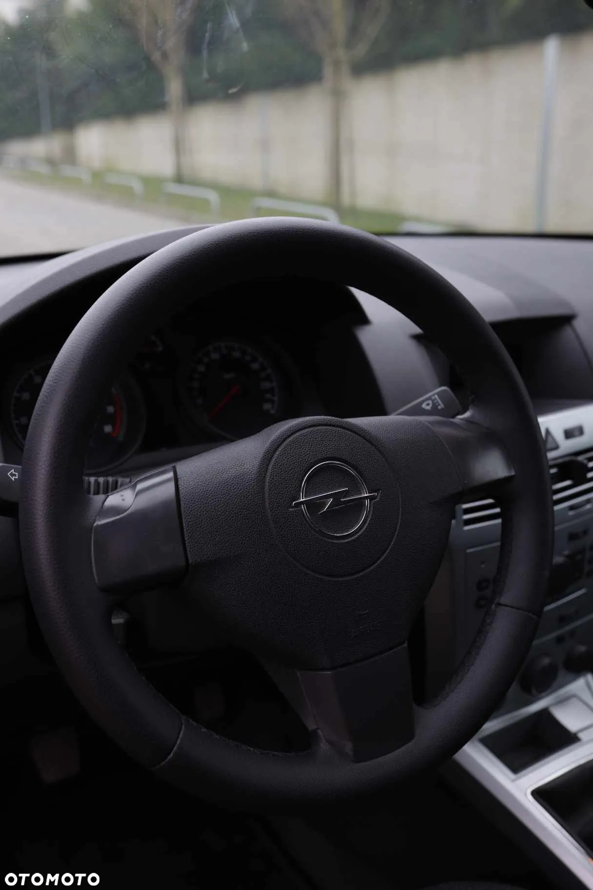 Opel Astra III GTC 1.4 Enjoy - 8
