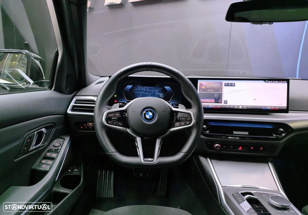 BMW 330 e Pack Desportivo M Pro Auto - 45
