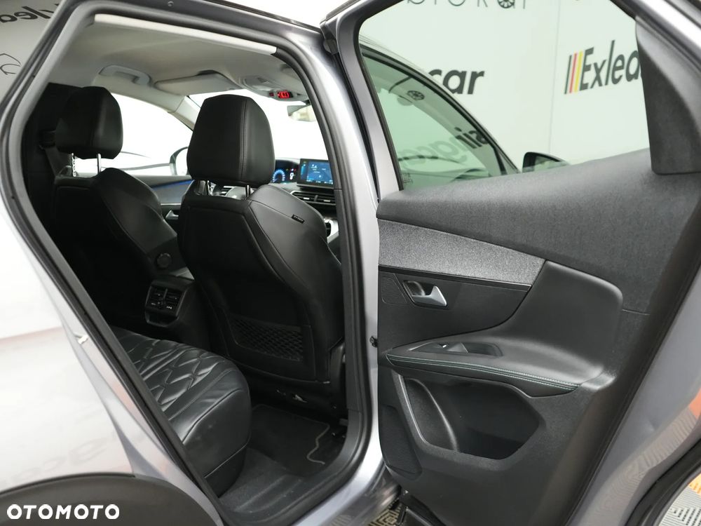 Peugeot 3008 225 e-EAT8 Allure - 32